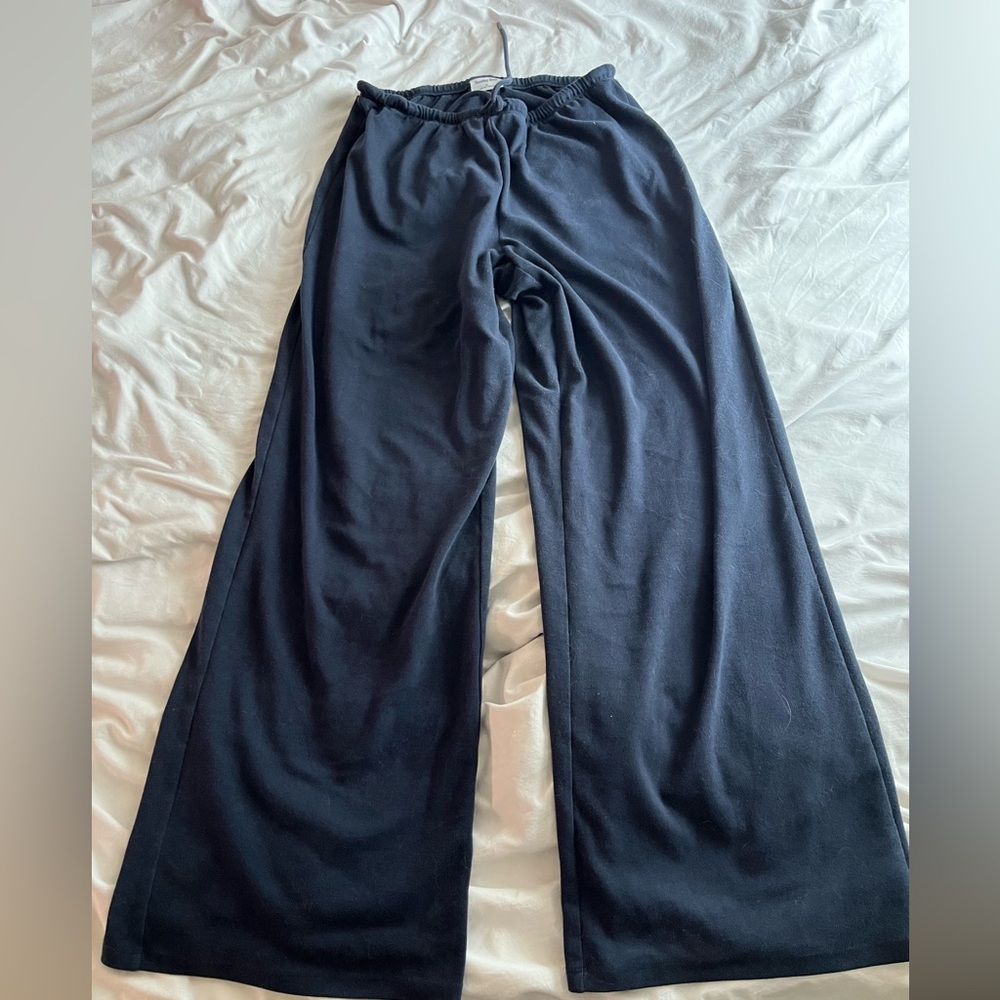 Brandy Mellville navy blue high-waisted wide-leg sweatpants #loungewear
